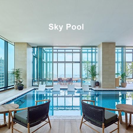 Mitsui Garden Hotel Yokohama Minatomirai Premier Екстер'єр фото Sky Pool