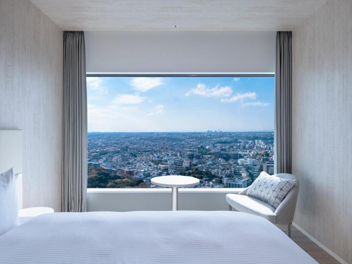 Mitsui Garden Hotel Yokohama Minatomirai Premier Екстер'єр фото A guest room at the hotel