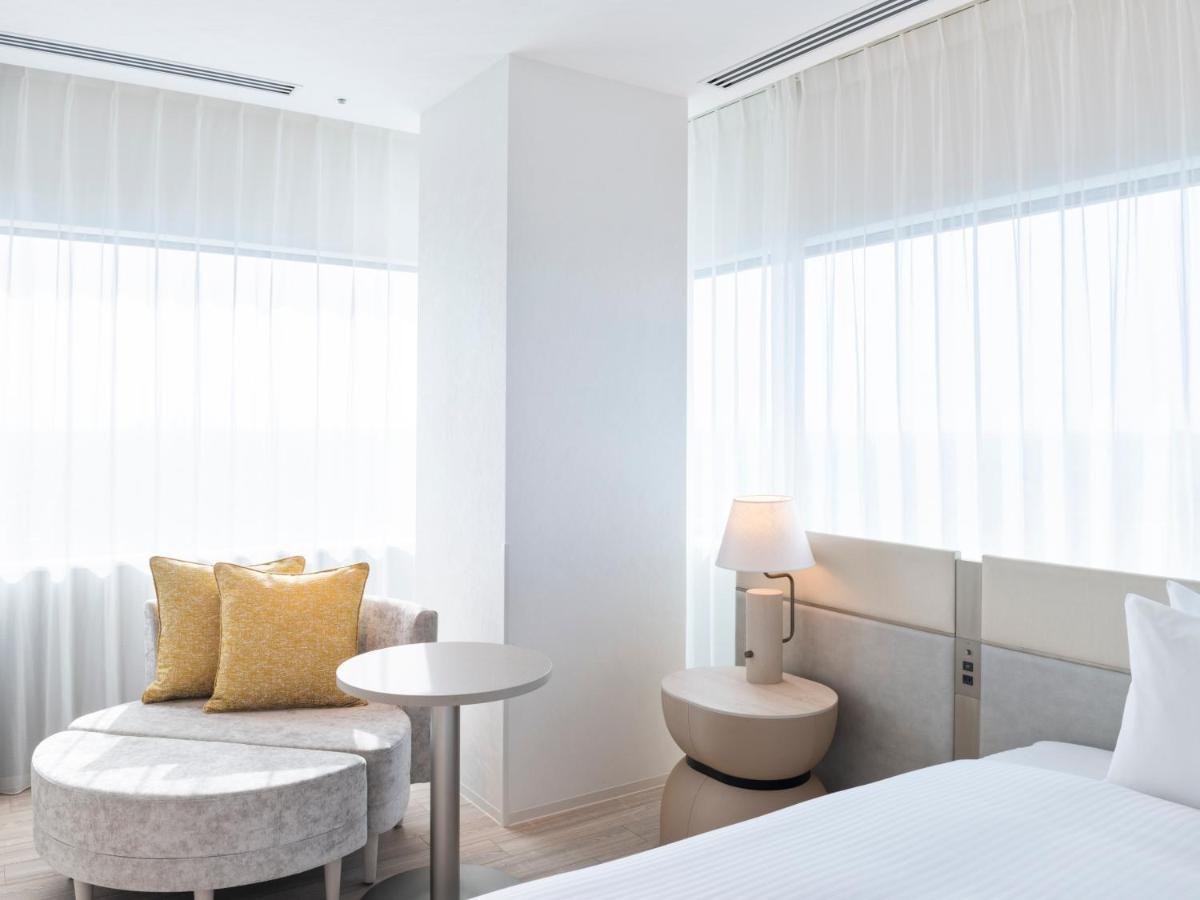 Mitsui Garden Hotel Yokohama Minatomirai Premier Екстер'єр фото A bedroom at the hotel