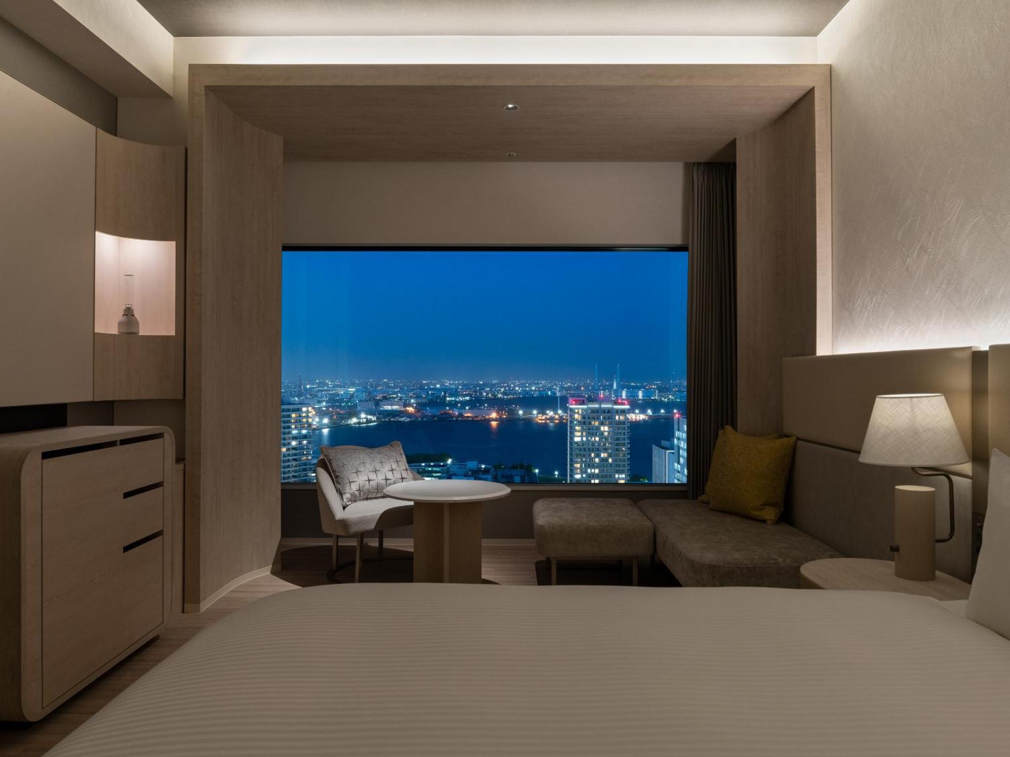 Mitsui Garden Hotel Yokohama Minatomirai Premier Екстер'єр фото A room at the hotel