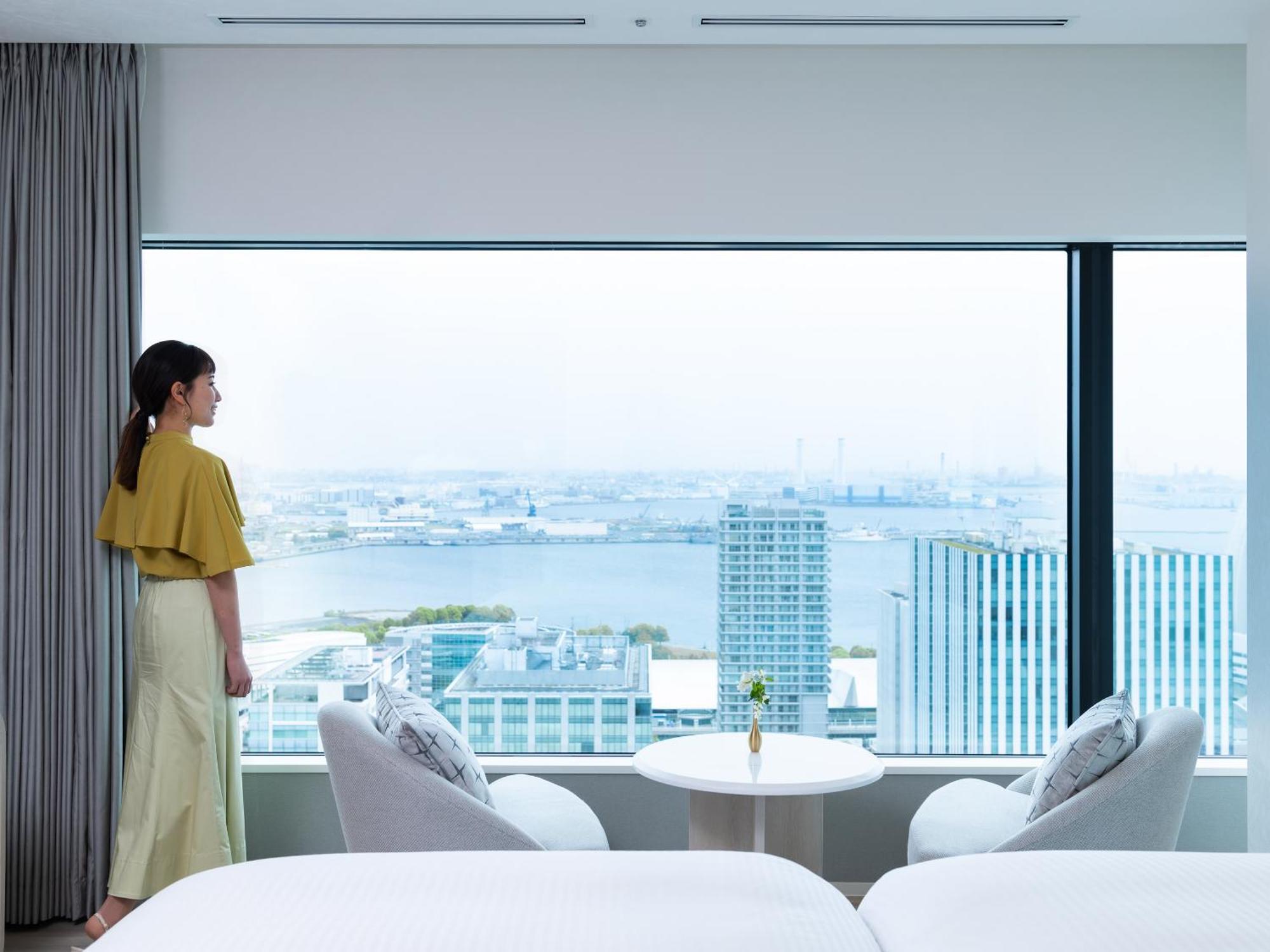 Mitsui Garden Hotel Yokohama Minatomirai Premier Екстер'єр фото A guest room at the hotel