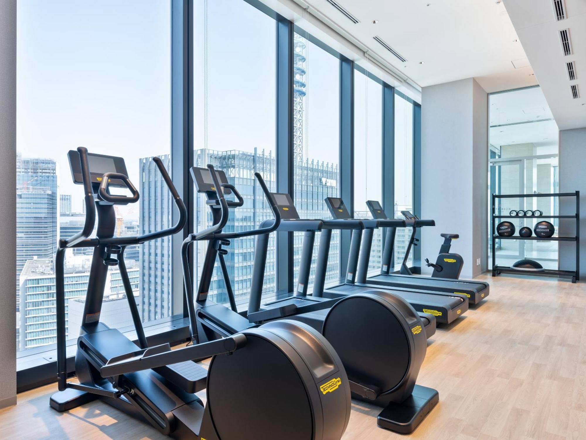 Mitsui Garden Hotel Yokohama Minatomirai Premier Екстер'єр фото The gym at the 108