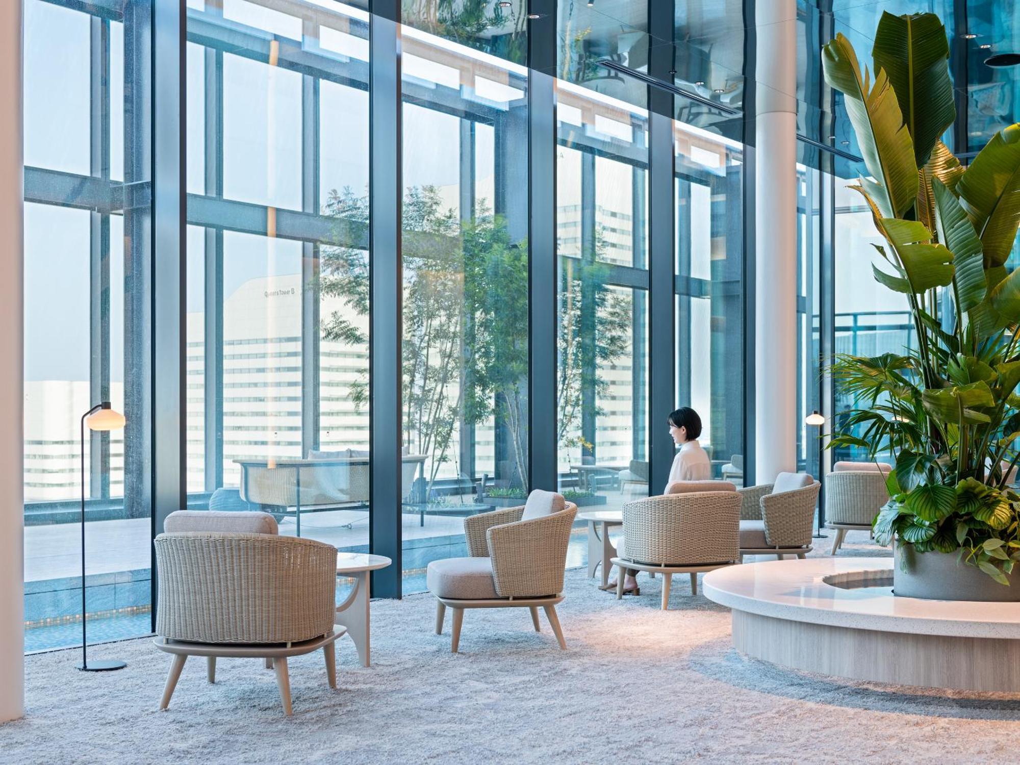 Mitsui Garden Hotel Yokohama Minatomirai Premier Екстер'єр фото The interior of the lounge