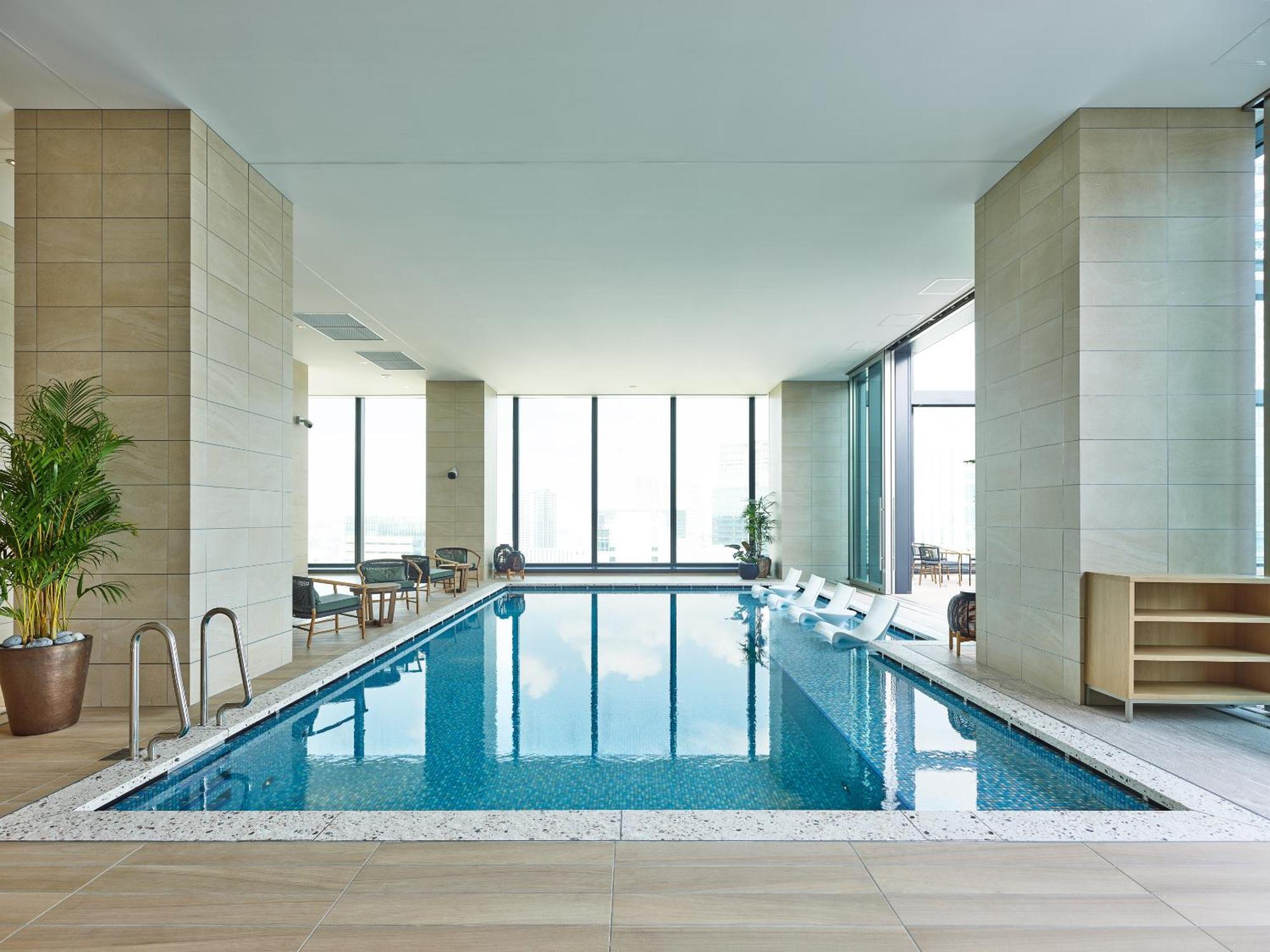Mitsui Garden Hotel Yokohama Minatomirai Premier Екстер'єр фото The pool at The Ritz-Carlton, Tokyo